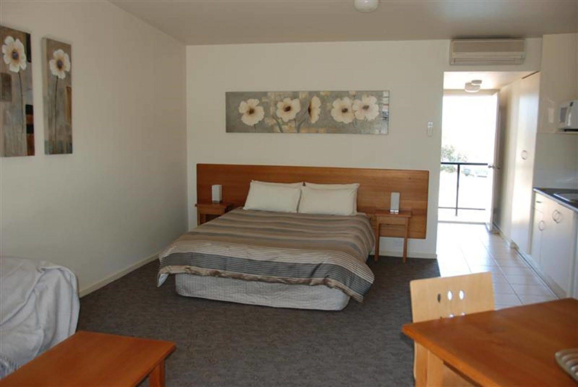 Metung Waters Motel And Apartments ภายนอก รูปภาพ